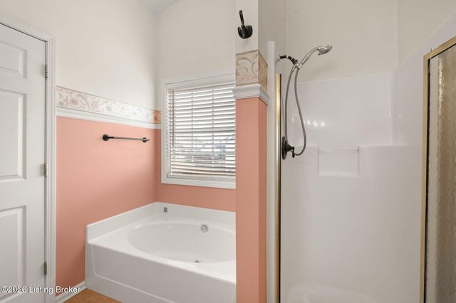 9607 Long Rifle Ln, Louisville, KY 40228