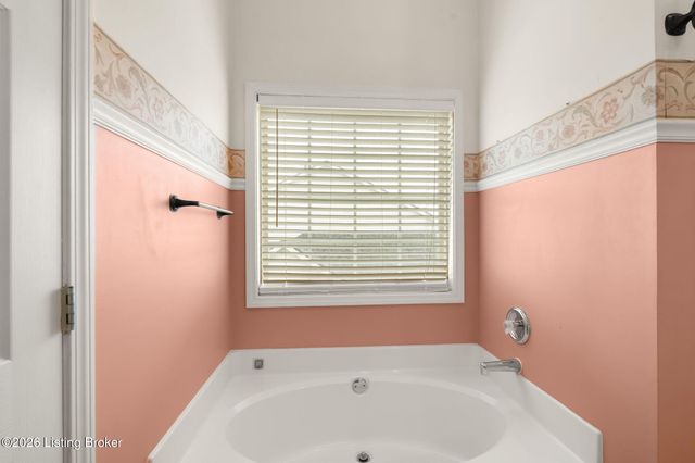 9607 Long Rifle Ln, Louisville, KY 40228