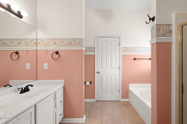 9607 Long Rifle Ln, Louisville, KY 40228