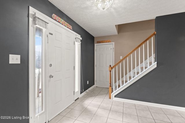 9607 Long Rifle Ln, Louisville, KY 40228