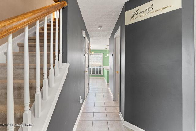 9607 Long Rifle Ln, Louisville, KY 40228