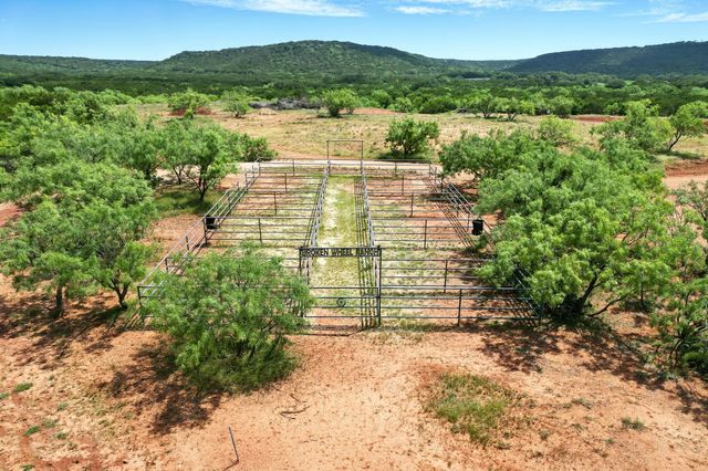 635 CR 184, Lawn, TX 79530