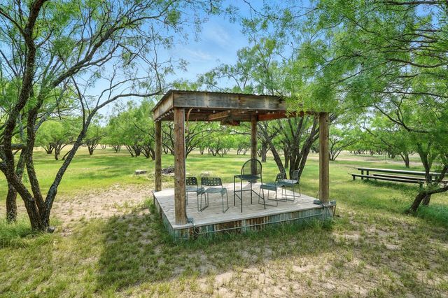 635 CR 184, Lawn, TX 79530