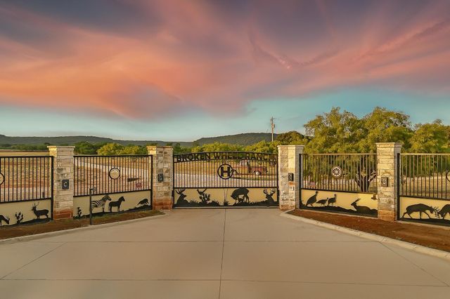 635 CR 184, Lawn, TX 79530