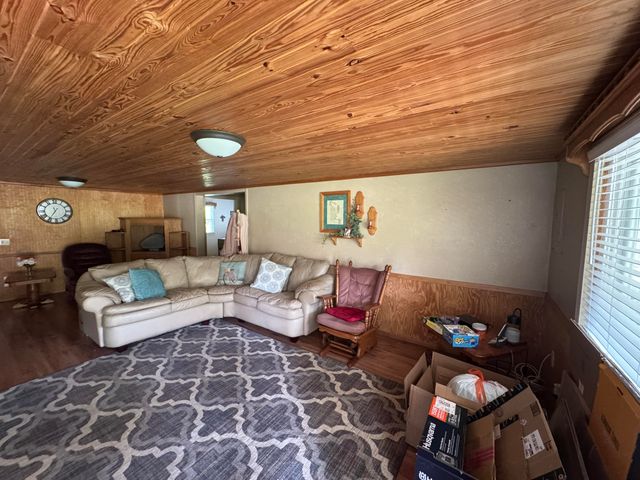 10623 State Highway O, Ava, MO 65608