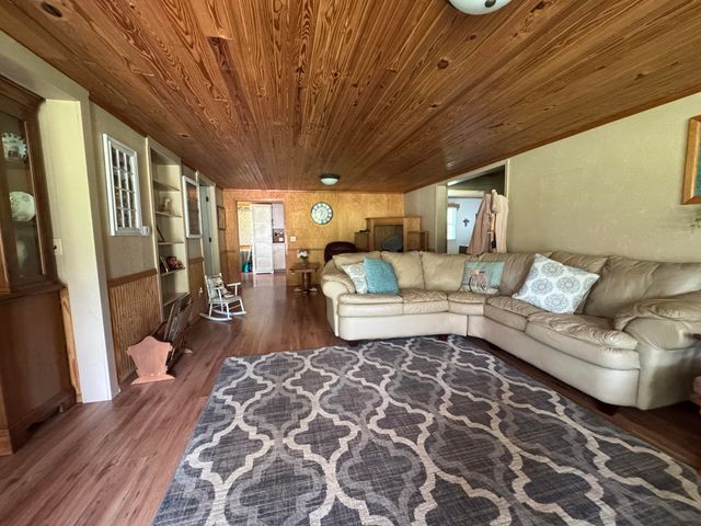 10623 State Highway O, Ava, MO 65608