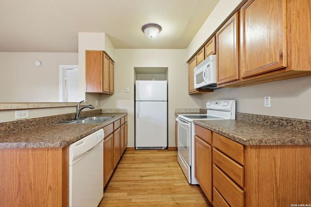 255 E Rampart Dr Unit 206, San Antonio, TX 78216