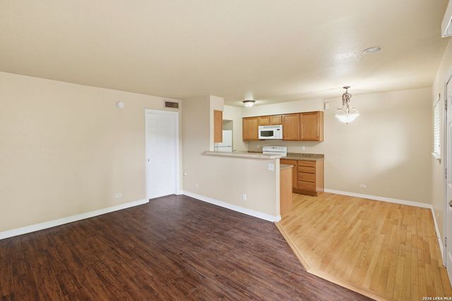 255 E Rampart Dr Unit 206, San Antonio, TX 78216