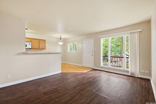 255 E Rampart Dr Unit 206, San Antonio, TX 78216