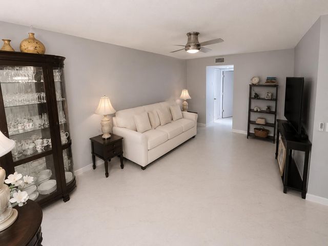 13 Lake Vista Trail 105, Port St. Lucie, FL 34952