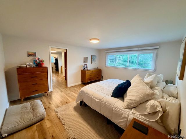 6820 White Pine Drive, Bloomfield Charter Township, MI 48301