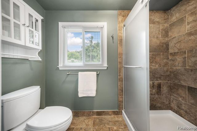 6820 White Pine Drive, Bloomfield Charter Township, MI 48301