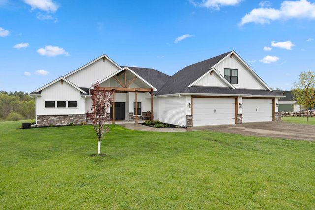 48063 Autumn Court, Stanchfield, MN 55080