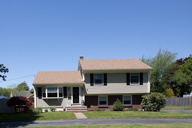 4 Clark Lane, Swansea, MA 02777