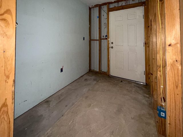 142 W Hickory Cove, Onalaska, TX 77360