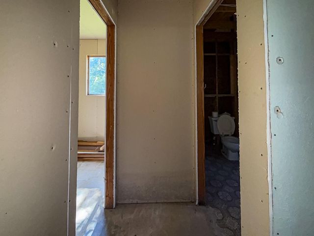 142 W Hickory Cove, Onalaska, TX 77360