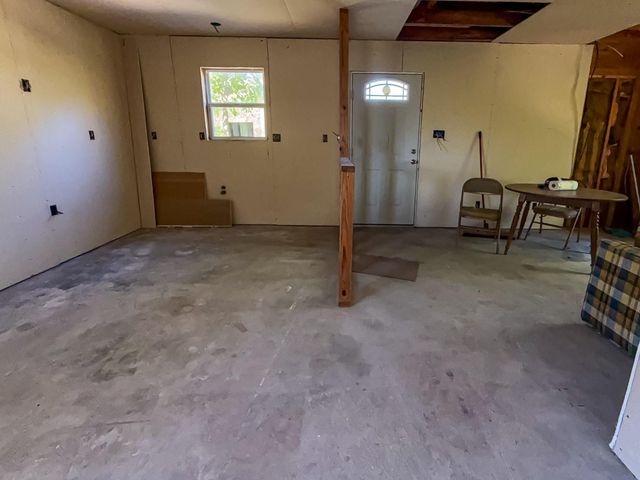 142 W Hickory Cove, Onalaska, TX 77360