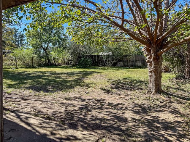 142 W Hickory Cove, Onalaska, TX 77360