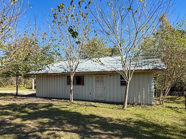 142 W Hickory Cove, Onalaska, TX 77360