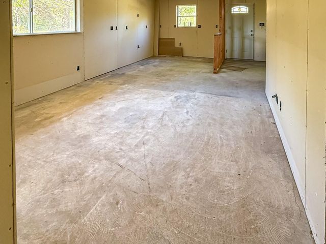 142 W Hickory Cove, Onalaska, TX 77360