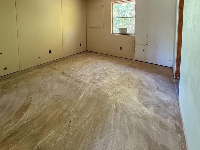 142 W Hickory Cove, Onalaska, TX 77360