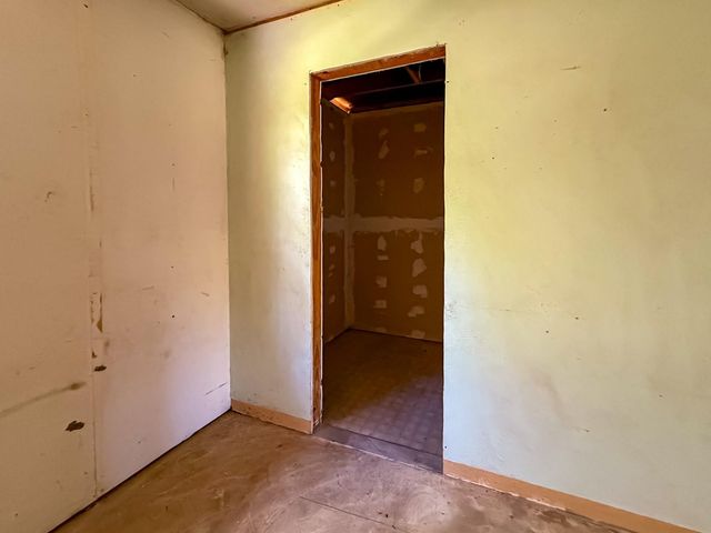 142 W Hickory Cove, Onalaska, TX 77360