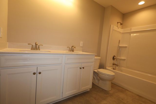 1056 Quarry Oak Drive, Grove City, OH 43123