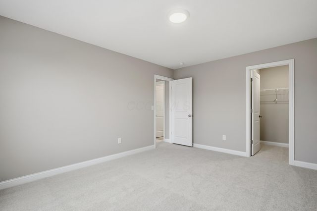 1056 Quarry Oak Drive, Grove City, OH 43123