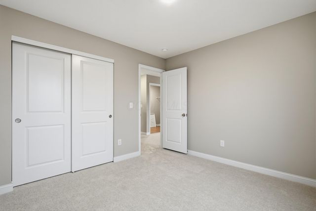 1056 Quarry Oak Drive, Grove City, OH 43123