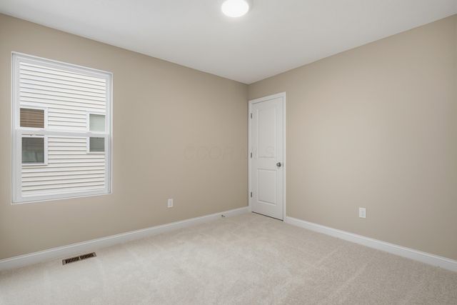 1056 Quarry Oak Drive, Grove City, OH 43123