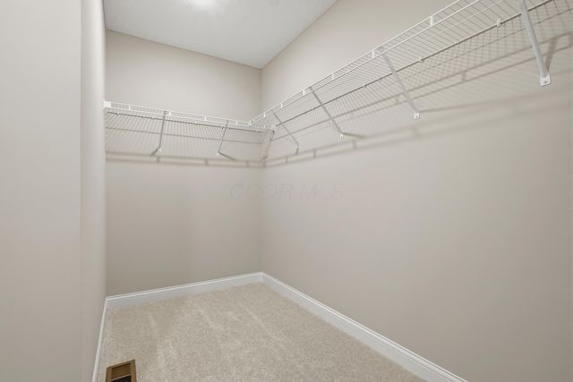 1056 Quarry Oak Drive, Grove City, OH 43123