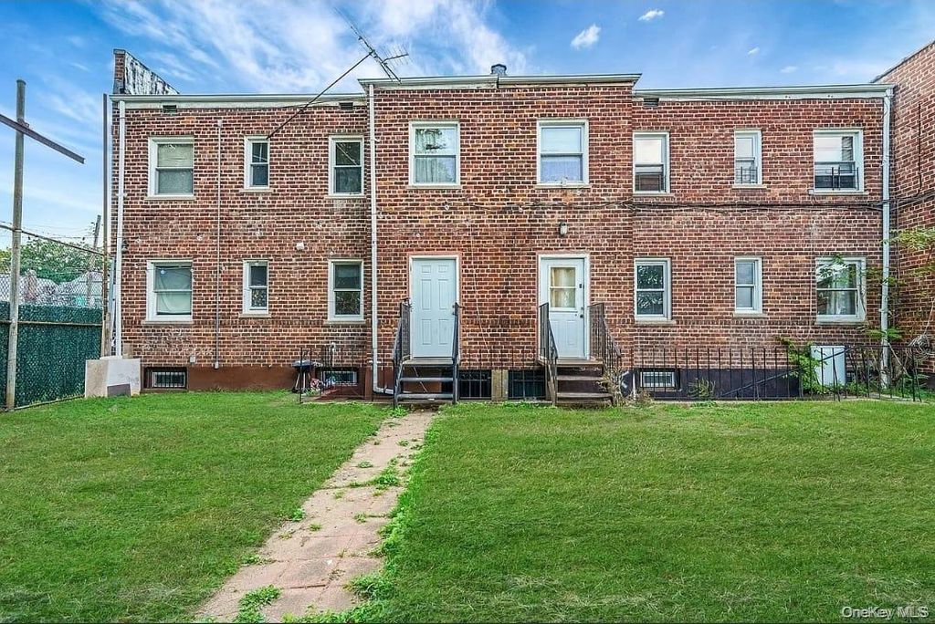 20202 109th Avenue, Saint Albans, NY 11412