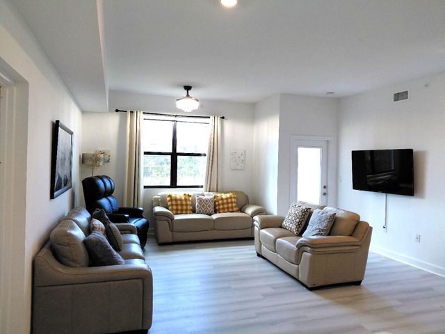 9052 Gulf Run Way C6, Lake Worth, FL 33467