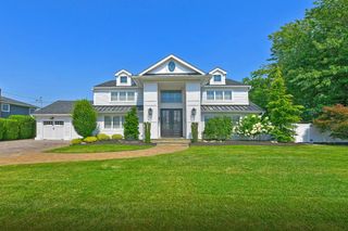 72 Ripplewater Avenue, Massapequa, NY 11758