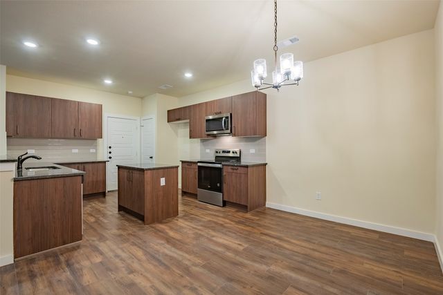 656 Wheatfield Drive, Venus, TX 76084