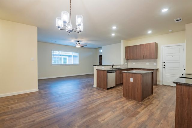 656 Wheatfield Drive, Venus, TX 76084