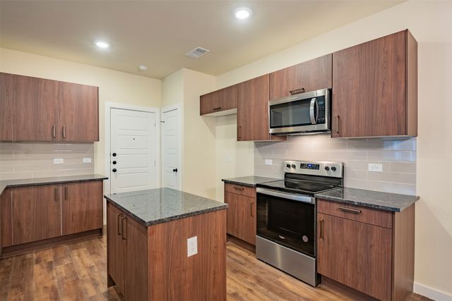 656 Wheatfield Drive, Venus, TX 76084