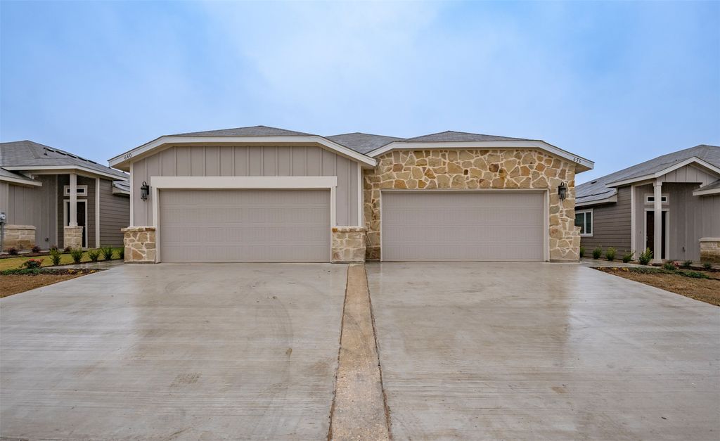 656 Wheatfield Drive, Venus, TX 76084