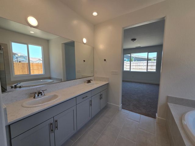 1187 Milestone Road W, Madera, CA 93636