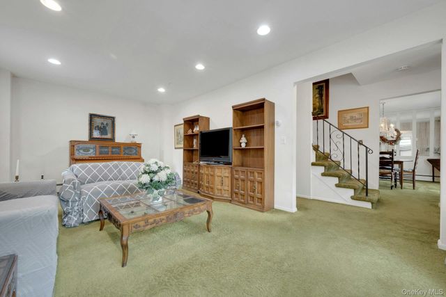 34 Dogwood Drive, Scarsdale, NY 10583