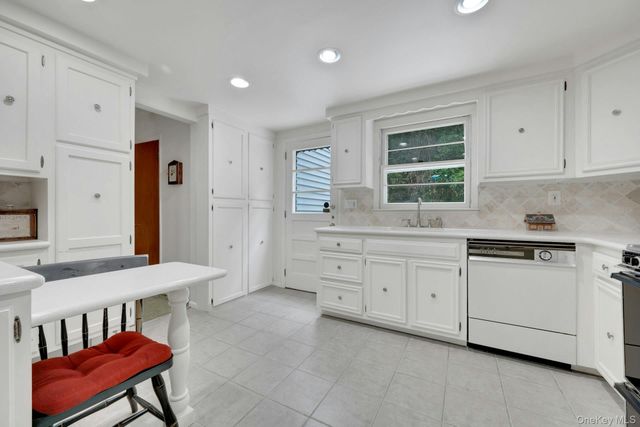 34 Dogwood Drive, Scarsdale, NY 10583