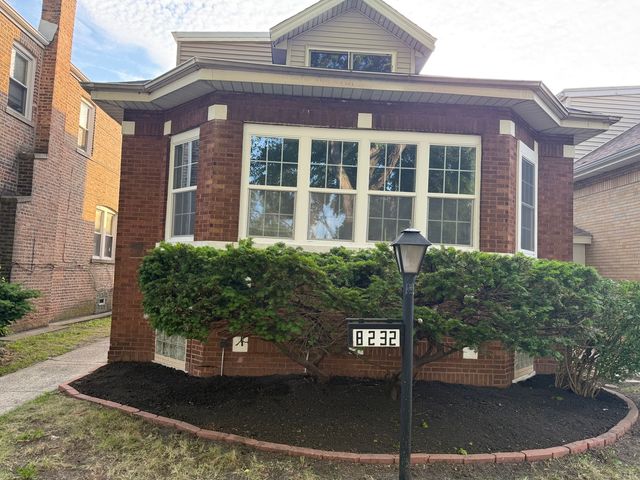 8232 S Calumet Avenue, Chicago, IL 60619