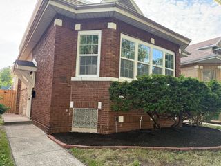 8232 S Calumet Avenue, Chicago, IL 60619