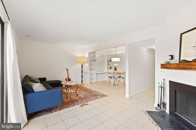 2716 GLENGYLE DR, Vienna, VA 22181