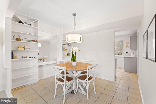 2716 GLENGYLE DR, Vienna, VA 22181