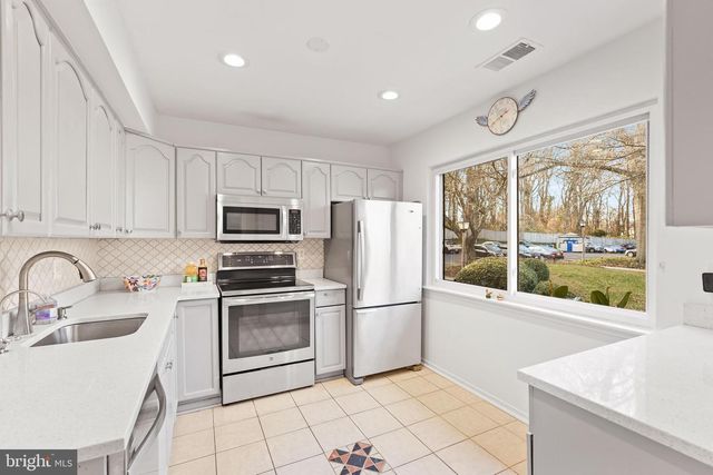 2716 GLENGYLE DR, Vienna, VA 22181