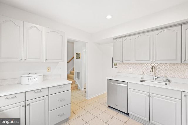 2716 GLENGYLE DR, Vienna, VA 22181