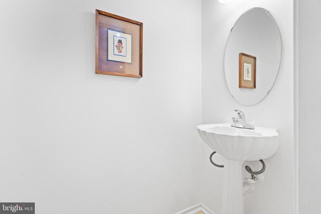 2716 GLENGYLE DR, Vienna, VA 22181