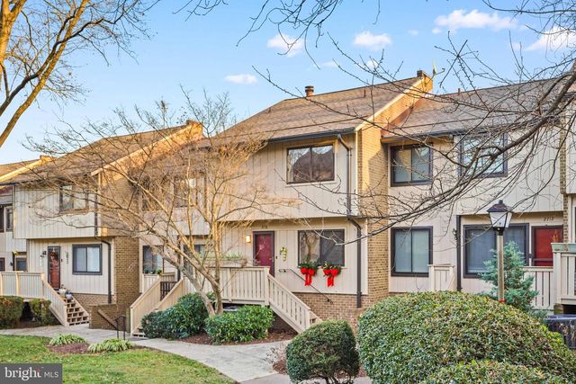 2716 GLENGYLE DR, Vienna, VA 22181