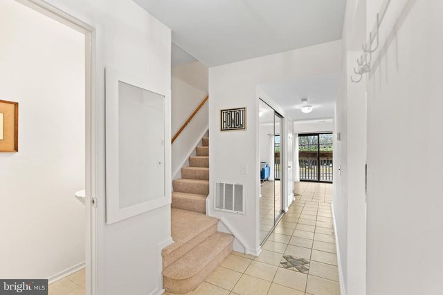 2716 GLENGYLE DR, Vienna, VA 22181